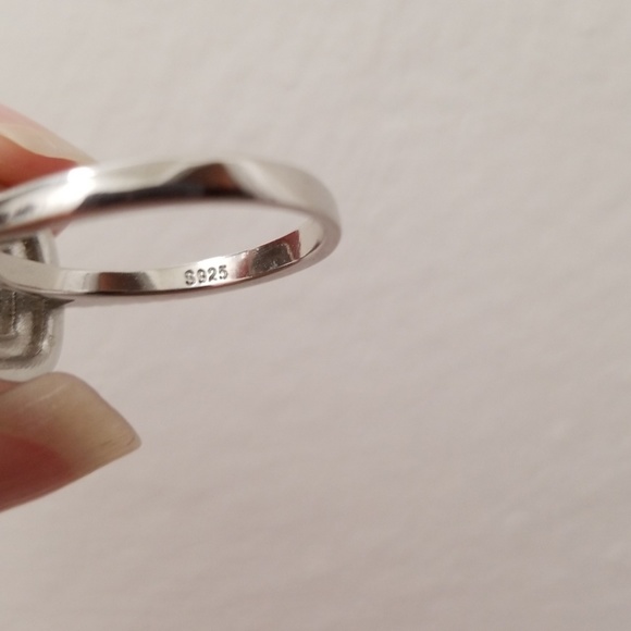 Brilliant Sterling Silver Ring - Picture 4 of 4